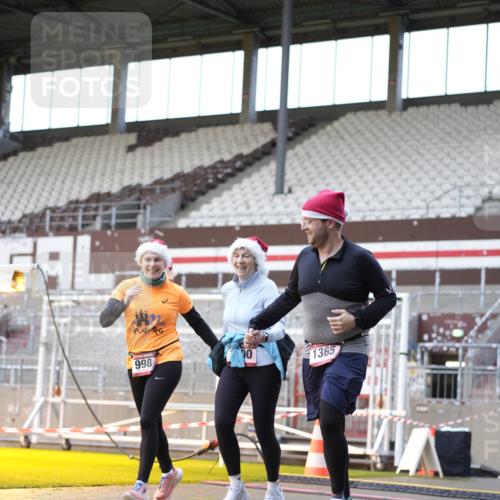 07.12.2025 - St. Pauli X-Mass-Run No. 15 Patografie http://msf.ph/oto/9391478 07.12.2025 10:35:18 Ziel 998, 1100, 1365, 2353, 2406, 2422, 2857, 2863, 3224, 3721, 4147, 4149, 4595, 4772, 4776, 4778, 4779 meine-sportfotos.de