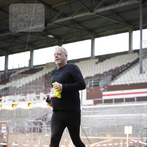 07.12.2025 - St. Pauli X-Mass-Run No. 15 Patografie http://msf.ph/oto/9391484 07.12.2025 10:35:41 Ziel 1822, 2489, 4034 meine-sportfotos.de