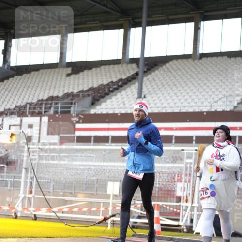 07.12.2025 - St. Pauli X-Mass-Run No. 15 Patografie http://msf.ph/oto/9391487 07.12.2025 10:35:51 Ziel 350, 2489, 3476, 4034 meine-sportfotos.de