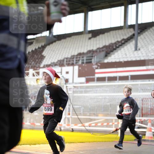 07.12.2025 - St. Pauli X-Mass-Run No. 15 Patografie http://msf.ph/oto/9391500 07.12.2025 10:36:26 Ziel 2948, 3089, 3382, 4200, 4591, 4597, 4599 meine-sportfotos.de