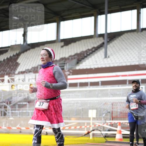 07.12.2025 - St. Pauli X-Mass-Run No. 15 Patografie http://msf.ph/oto/9391520 07.12.2025 10:36:42 Ziel 37, 511, 521, 665, 717, 833, 2615, 3056, 3263, 3382, 4597, 4690, 4691, 4693 meine-sportfotos.de