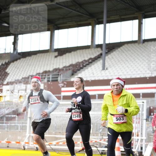 07.12.2025 - St. Pauli X-Mass-Run No. 15 Patografie http://msf.ph/oto/9391528 07.12.2025 10:36:57 Ziel 503, 2349, 2351, 2615, 3056, 3090, 3263, 4690, 4691, 4693 meine-sportfotos.de