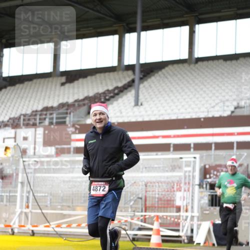 07.12.2025 - St. Pauli X-Mass-Run No. 15 Patografie http://msf.ph/oto/9391539 07.12.2025 10:37:44 Ziel 3069, 4872 meine-sportfotos.de