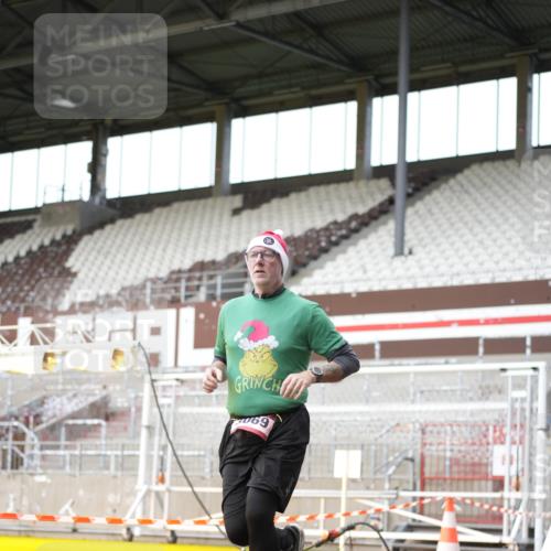 07.12.2025 - St. Pauli X-Mass-Run No. 15 Patografie http://msf.ph/oto/9391541 07.12.2025 10:37:46 Ziel 3069, 4872 meine-sportfotos.de