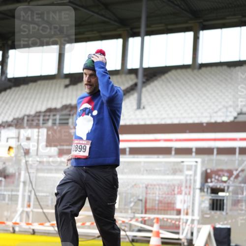 07.12.2025 - St. Pauli X-Mass-Run No. 15 Patografie http://msf.ph/oto/9391545 07.12.2025 10:37:52 Ziel 70, 2899, 3069, 4872 meine-sportfotos.de