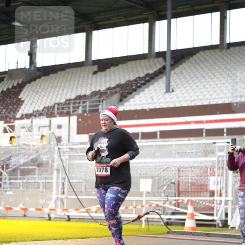 07.12.2025 - St. Pauli X-Mass-Run No. 15 Patografie http://msf.ph/oto/9391551 07.12.2025 10:38:27 Ziel 2078, 2085 meine-sportfotos.de