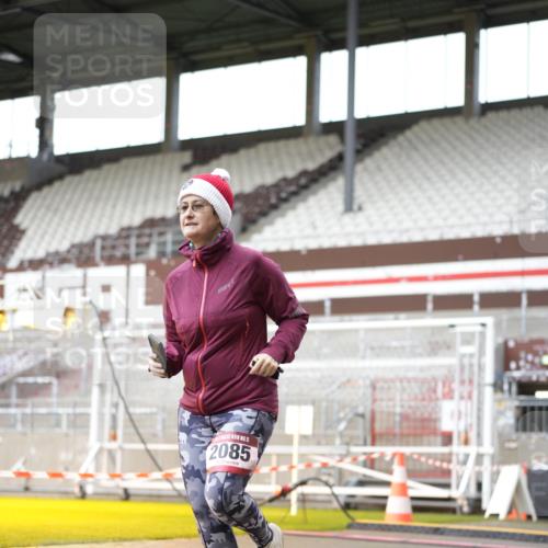 07.12.2025 - St. Pauli X-Mass-Run No. 15 Patografie http://msf.ph/oto/9391554 07.12.2025 10:38:29 Ziel 2078, 2085 meine-sportfotos.de