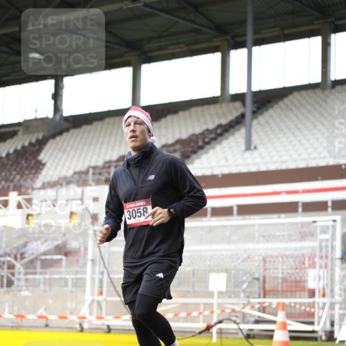 07.12.2025 - St. Pauli X-Mass-Run No. 15 Patografie http://msf.ph/oto/9391556 07.12.2025 10:38:36 Ziel 2078, 2085, 3058, 3061 meine-sportfotos.de