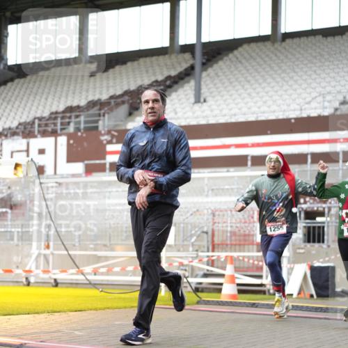 07.12.2025 - St. Pauli X-Mass-Run No. 15 Patografie http://msf.ph/oto/9391557 07.12.2025 10:38:40 Ziel 1250, 1255, 2078, 2085, 2943, 3058, 3061 meine-sportfotos.de