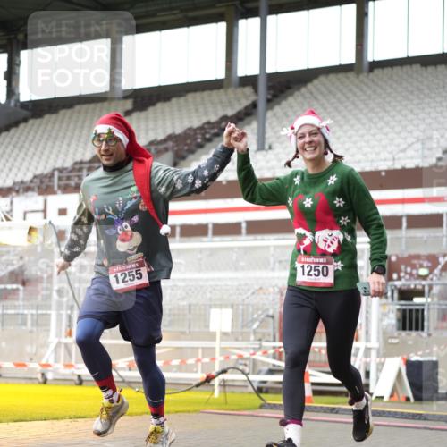 07.12.2025 - St. Pauli X-Mass-Run No. 15 Patografie http://msf.ph/oto/9391561 07.12.2025 10:38:41 Ziel 1250, 1255, 2078, 2085, 2943, 3058, 3061 meine-sportfotos.de