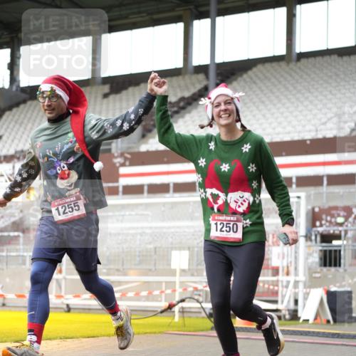 07.12.2025 - St. Pauli X-Mass-Run No. 15 Patografie http://msf.ph/oto/9391562 07.12.2025 10:38:42 Ziel 1250, 1255, 2078, 2085, 2943, 3058, 3061 meine-sportfotos.de