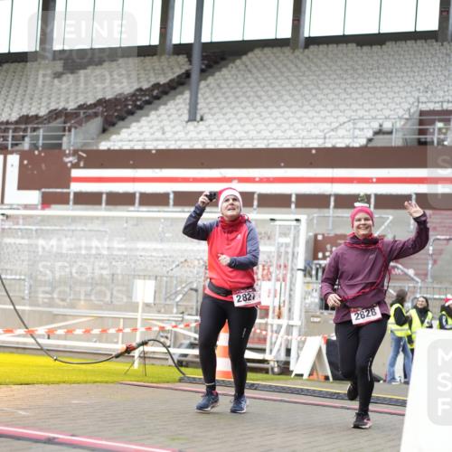 07.12.2025 - St. Pauli X-Mass-Run No. 15 Patografie http://msf.ph/oto/9391565 07.12.2025 10:38:55 Ziel 1250, 1255, 1417, 2827, 2828, 2943, 3061 meine-sportfotos.de
