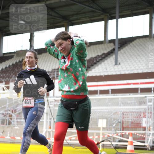07.12.2025 - St. Pauli X-Mass-Run No. 15 Patografie http://msf.ph/oto/9391576 07.12.2025 10:39:22 Ziel 981, 1796, 1889, 2354, 3118, 3240, 3242 meine-sportfotos.de