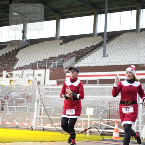 07.12.2025 - St. Pauli X-Mass-Run No. 15 Patografie http://msf.ph/oto/9391591 07.12.2025 10:39:48 Ziel 87, 108, 827, 1604, 1748, 1749, 2588, 2754, 4207, 4211 meine-sportfotos.de