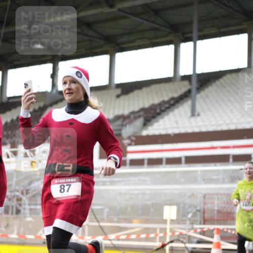 07.12.2025 - St. Pauli X-Mass-Run No. 15 Patografie http://msf.ph/oto/9391594 07.12.2025 10:39:49 Ziel 87, 108, 827, 1604, 1748, 1749, 2588, 2754 meine-sportfotos.de