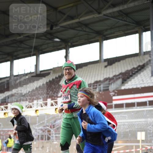 07.12.2025 - St. Pauli X-Mass-Run No. 15 Patografie http://msf.ph/oto/9391605 07.12.2025 10:40:05 Ziel 230, 538, 580, 827, 1748, 1749, 2754, 3796, 3797, 4874, 4878 meine-sportfotos.de