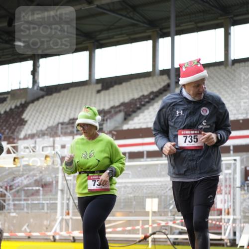 07.12.2025 - St. Pauli X-Mass-Run No. 15 Patografie http://msf.ph/oto/9391618 07.12.2025 10:40:17 Ziel 230, 538, 580, 731, 735, 2169, 3161, 3164, 3796, 3797, 4874, 4878 meine-sportfotos.de