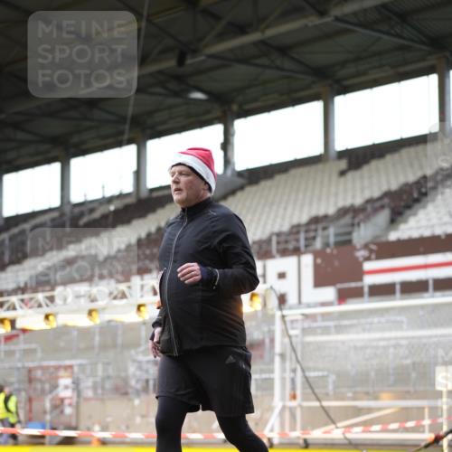 07.12.2025 - St. Pauli X-Mass-Run No. 15 Patografie http://msf.ph/oto/9391622 07.12.2025 10:40:24 Ziel 731, 735, 2169, 2594, 2916, 3161, 3164, 3244, 3408 meine-sportfotos.de