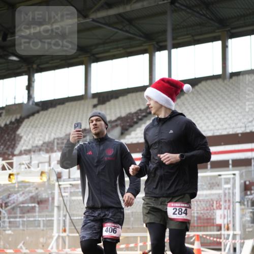 07.12.2025 - St. Pauli X-Mass-Run No. 15 Patografie http://msf.ph/oto/9391634 07.12.2025 10:40:33 Ziel 284, 406, 1457, 2555, 2559, 2594, 2916, 3244, 3407, 3408, 4041, 4304 meine-sportfotos.de