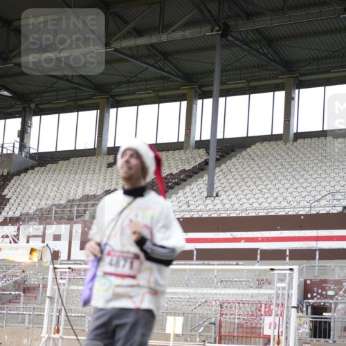 07.12.2025 - St. Pauli X-Mass-Run No. 15 Patografie http://msf.ph/oto/9391644 07.12.2025 10:40:46 Ziel 284, 288, 406, 1457, 2555, 2559, 3264, 3265, 4304, 4856, 4871 meine-sportfotos.de