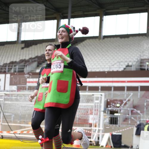 07.12.2025 - St. Pauli X-Mass-Run No. 15 Patografie http://msf.ph/oto/9391647 07.12.2025 10:40:51 Ziel 288, 952, 2555, 2559, 3264, 3265, 4773, 4856, 4871 meine-sportfotos.de