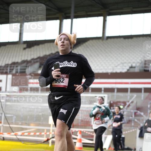 07.12.2025 - St. Pauli X-Mass-Run No. 15 Patografie http://msf.ph/oto/9391650 07.12.2025 10:40:55 Ziel 288, 449, 545, 952, 3264, 3265, 3951, 4773, 4856, 4871 meine-sportfotos.de