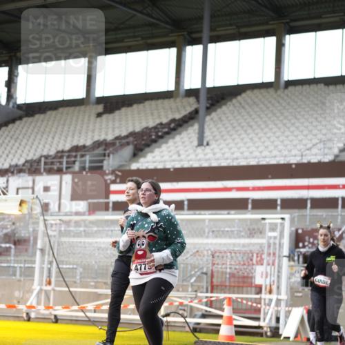 07.12.2025 - St. Pauli X-Mass-Run No. 15 Patografie http://msf.ph/oto/9391651 07.12.2025 10:40:57 Ziel 288, 449, 545, 952, 3264, 3265, 3951, 4773, 4856, 4871 meine-sportfotos.de
