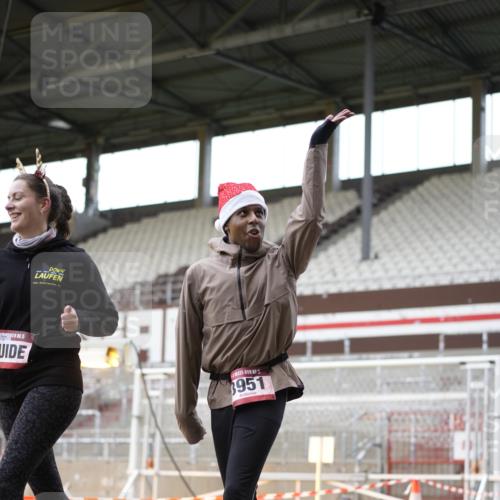 07.12.2025 - St. Pauli X-Mass-Run No. 15 Patografie http://msf.ph/oto/9391656 07.12.2025 10:40:59 Ziel 288, 449, 545, 952, 1153, 3264, 3265, 3951, 4617, 4773, 4871 meine-sportfotos.de