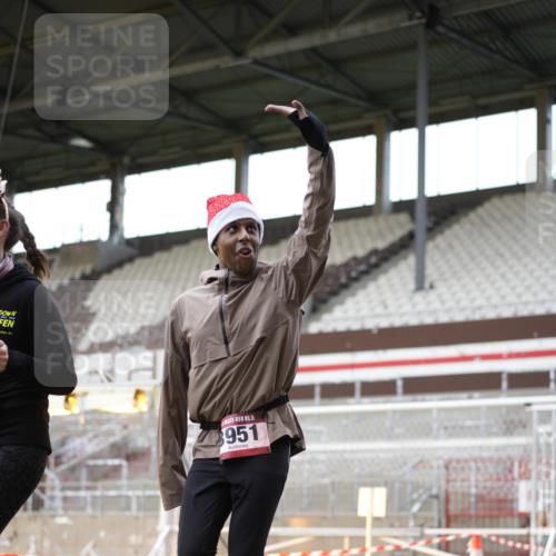 07.12.2025 - St. Pauli X-Mass-Run No. 15 Patografie http://msf.ph/oto/9391657 07.12.2025 10:40:59 Ziel 288, 449, 545, 952, 1153, 3264, 3265, 3951, 4617, 4773, 4871 meine-sportfotos.de