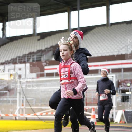 07.12.2025 - St. Pauli X-Mass-Run No. 15 Patografie http://msf.ph/oto/9391694 07.12.2025 10:41:46 Ziel 141, 279, 322, 1266, 2288, 2563, 2829, 2831 meine-sportfotos.de