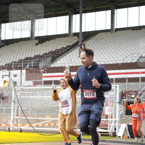 07.12.2025 - St. Pauli X-Mass-Run No. 15 Patografie http://msf.ph/oto/9391735 07.12.2025 10:42:26 Ziel 116, 519, 563, 1272, 1358, 1434, 1438, 2012, 2013, 2155, 2157, 2621, 2622, 2722, 2931, 3399, 4394 meine-sportfotos.de
