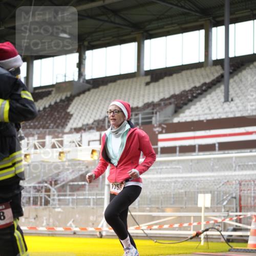 07.12.2025 - St. Pauli X-Mass-Run No. 15 Patografie http://msf.ph/oto/9391758 07.12.2025 10:42:41 Ziel 519, 598, 604, 625, 1358, 1434, 1758, 2012, 2061, 2155, 2621, 2622, 4394, 4594, 4857 meine-sportfotos.de
