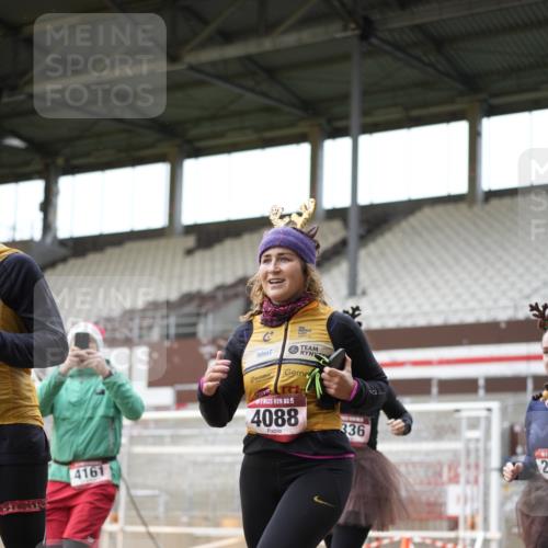 07.12.2025 - St. Pauli X-Mass-Run No. 15 Patografie http://msf.ph/oto/9391767 07.12.2025 10:42:53 Ziel 296, 598, 604, 1758, 2336, 2337, 2802, 2901, 3381, 4161, 4621, 4857 meine-sportfotos.de
