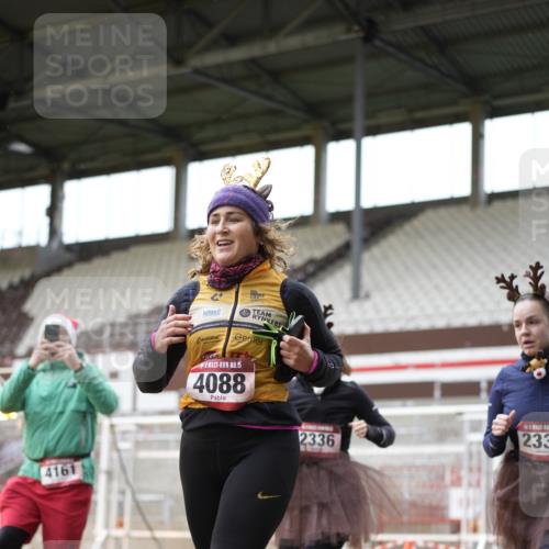 07.12.2025 - St. Pauli X-Mass-Run No. 15 Patografie http://msf.ph/oto/9391768 07.12.2025 10:42:53 Ziel 296, 598, 604, 1758, 2336, 2337, 2802, 2901, 3381, 4161, 4621, 4857 meine-sportfotos.de