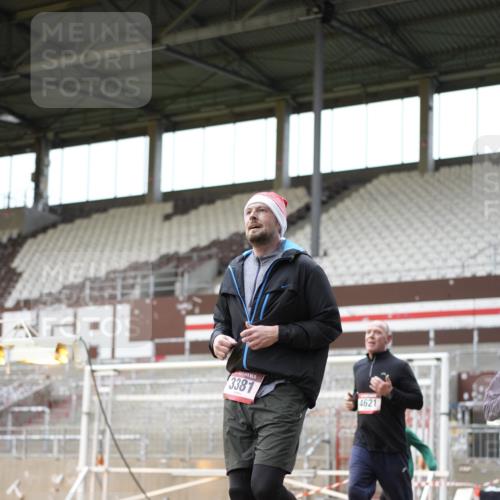 07.12.2025 - St. Pauli X-Mass-Run No. 15 Patografie http://msf.ph/oto/9391771 07.12.2025 10:42:55 Ziel 296, 598, 604, 1758, 2336, 2337, 2802, 2901, 3381, 4161, 4621, 4857 meine-sportfotos.de