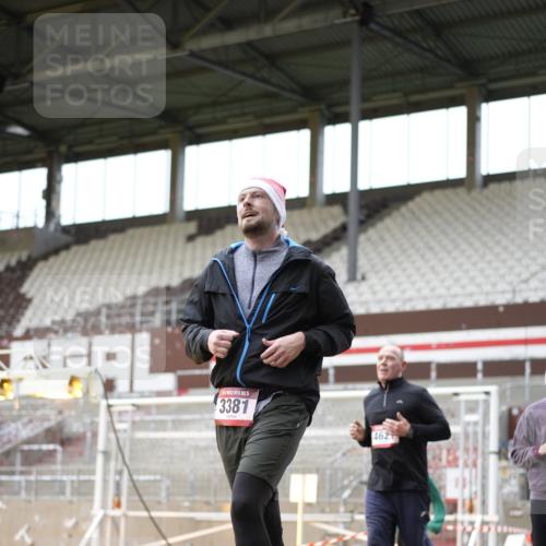 07.12.2025 - St. Pauli X-Mass-Run No. 15 Patografie http://msf.ph/oto/9391772 07.12.2025 10:42:55 Ziel 296, 598, 604, 1758, 2336, 2337, 2802, 2901, 3381, 4161, 4621, 4857 meine-sportfotos.de