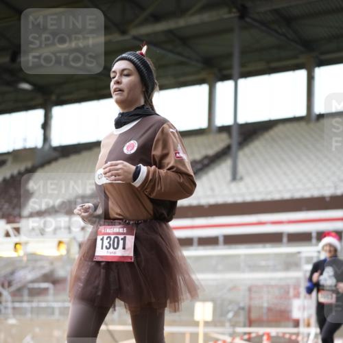 07.12.2025 - St. Pauli X-Mass-Run No. 15 Patografie http://msf.ph/oto/9391778 07.12.2025 10:43:03 Ziel 296, 1301, 1814, 1936, 2052, 2053, 2336, 2337, 2761, 2762, 2802, 2901, 3381, 4161, 4621 meine-sportfotos.de