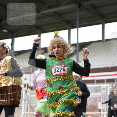 07.12.2025 - St. Pauli X-Mass-Run No. 15 Patografie http://msf.ph/oto/9391800 07.12.2025 10:43:25 Ziel 74, 559, 1053, 1616, 2459, 2487, 2647, 2726, 3022, 3038, 3226, 3237, 4104 meine-sportfotos.de