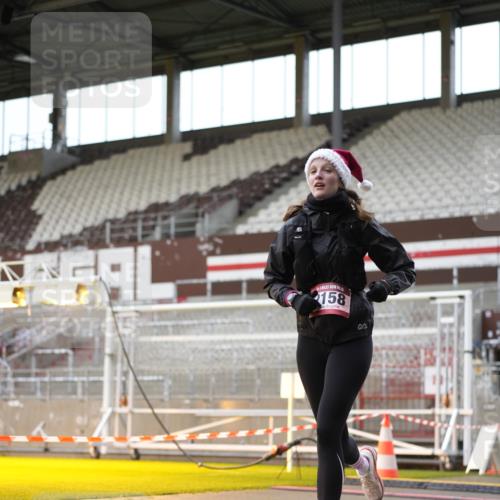 07.12.2025 - St. Pauli X-Mass-Run No. 15 Patografie http://msf.ph/oto/9391871 07.12.2025 10:45:04 Ziel 631, 636, 791, 793, 1245, 1415, 1419, 1546, 2158, 2524, 2525, 3350, 4876 meine-sportfotos.de