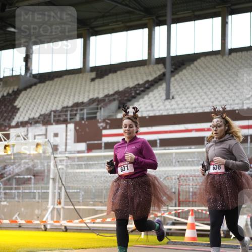 07.12.2025 - St. Pauli X-Mass-Run No. 15 Patografie http://msf.ph/oto/9391874 07.12.2025 10:45:06 Ziel 631, 636, 791, 793, 1245, 1415, 1419, 1546, 2086, 2158, 2524, 2525, 3350 meine-sportfotos.de