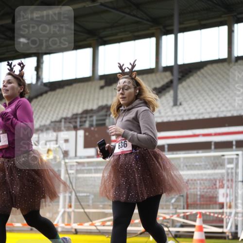 07.12.2025 - St. Pauli X-Mass-Run No. 15 Patografie http://msf.ph/oto/9391876 07.12.2025 10:45:06 Ziel 631, 636, 791, 793, 1245, 1415, 1419, 1546, 2086, 2158, 2524, 2525, 3350 meine-sportfotos.de