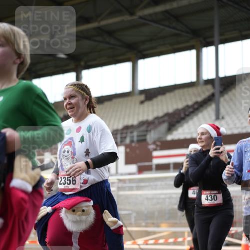 07.12.2025 - St. Pauli X-Mass-Run No. 15 Patografie http://msf.ph/oto/9391894 07.12.2025 10:45:17 Ziel 82, 401, 430, 467, 631, 636, 1096, 1245, 2086, 2158, 2220, 2355, 2356, 2524, 2525, 2535, 2926, 2934, 3350 meine-sportfotos.de
