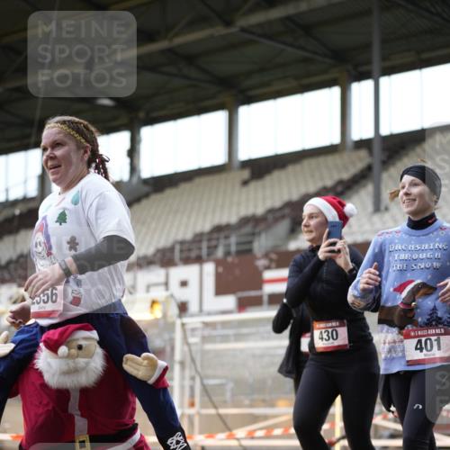 07.12.2025 - St. Pauli X-Mass-Run No. 15 Patografie http://msf.ph/oto/9391895 07.12.2025 10:45:17 Ziel 82, 401, 430, 467, 631, 636, 1096, 1245, 2086, 2158, 2220, 2355, 2356, 2524, 2525, 2535, 2926, 2934, 3350 meine-sportfotos.de