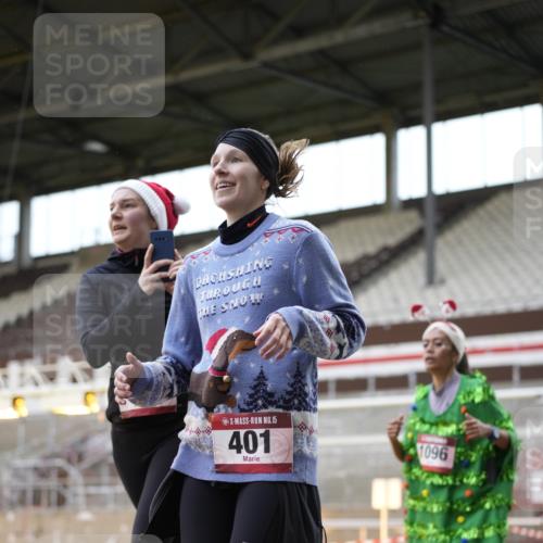 07.12.2025 - St. Pauli X-Mass-Run No. 15 Patografie http://msf.ph/oto/9391896 07.12.2025 10:45:17 Ziel 82, 401, 430, 467, 631, 636, 1096, 1245, 2086, 2158, 2220, 2355, 2356, 2524, 2525, 2535, 2926, 2934, 3350 meine-sportfotos.de