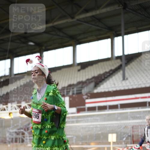 07.12.2025 - St. Pauli X-Mass-Run No. 15 Patografie http://msf.ph/oto/9391898 07.12.2025 10:45:18 Ziel 82, 401, 430, 467, 631, 636, 1096, 1245, 2086, 2158, 2220, 2355, 2356, 2524, 2535, 2926, 2934, 3350 meine-sportfotos.de