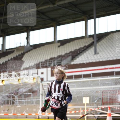 07.12.2025 - St. Pauli X-Mass-Run No. 15 Patografie http://msf.ph/oto/9391899 07.12.2025 10:45:19 Ziel 82, 401, 430, 467, 631, 636, 1096, 1245, 2086, 2158, 2220, 2355, 2356, 2535, 2926, 2934, 3350 meine-sportfotos.de