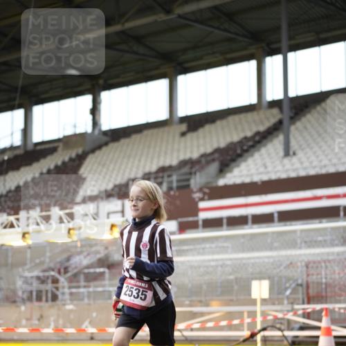 07.12.2025 - St. Pauli X-Mass-Run No. 15 Patografie http://msf.ph/oto/9391900 07.12.2025 10:45:19 Ziel 82, 401, 430, 467, 631, 636, 1096, 1245, 2086, 2158, 2220, 2355, 2356, 2535, 2926, 2934, 3350 meine-sportfotos.de