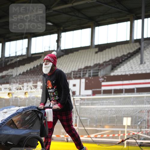 07.12.2025 - St. Pauli X-Mass-Run No. 15 Patografie http://msf.ph/oto/9391976 07.12.2025 10:46:23 Ziel 153, 168, 221, 479, 485, 639, 641, 914, 917, 921, 1040, 1043, 1242, 2082, 2092, 2303, 2306, 2960, 2965, 2998, 3001, 4589 meine-sportfotos.de