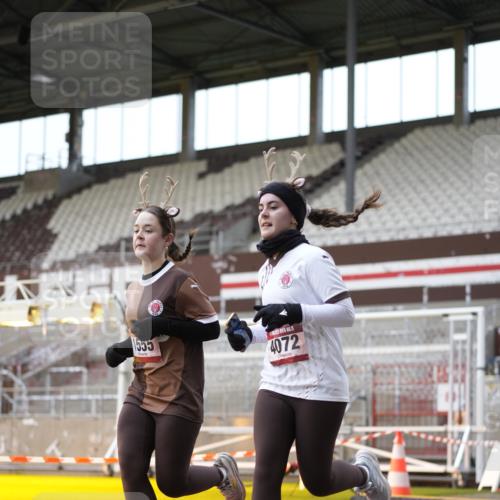 07.12.2025 - St. Pauli X-Mass-Run No. 15 Patografie http://msf.ph/oto/9392063 07.12.2025 10:47:40 Ziel 78, 282, 1555, 2490, 2566, 2690, 4072, 4615, 4618, 4863 meine-sportfotos.de