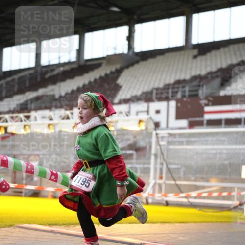 07.12.2025 - St. Pauli X-Mass-Run No. 15 Patografie http://msf.ph/oto/9392081 07.12.2025 10:48:02 Ziel 472, 513, 553, 1195, 2028, 2146, 2147, 2339, 2501, 2608, 2611, 3018, 3598, 4229 meine-sportfotos.de